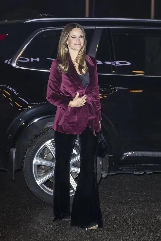 白天比基尼晚上夜店嗨小野模，怎么泡到欧洲王室最后的钻石王老五