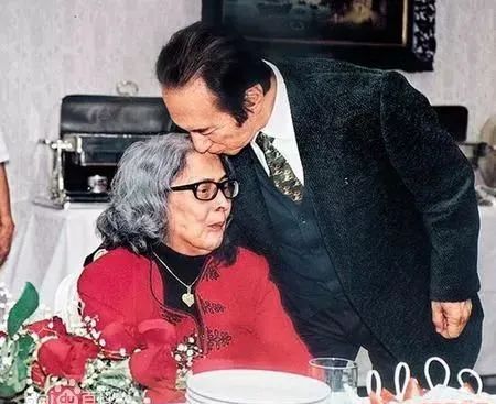 从穷小子到亿万富翁,一代赌王的传奇人生