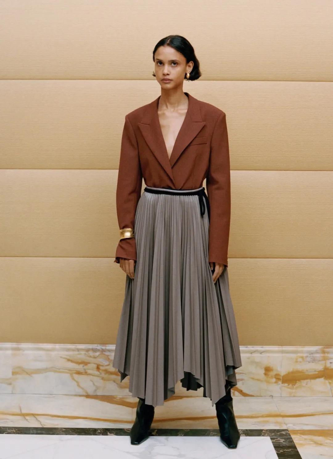 一套西装又正式又休闲,30-35岁女性春季穿搭西装