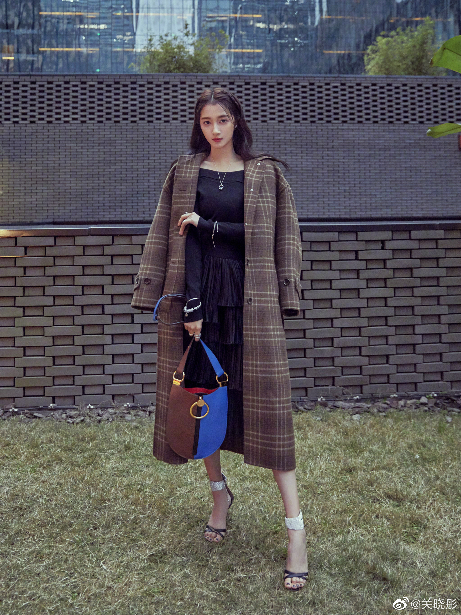 关晓彤穿露脐装秀身材照片,关晓彤穿露脐装秀身材