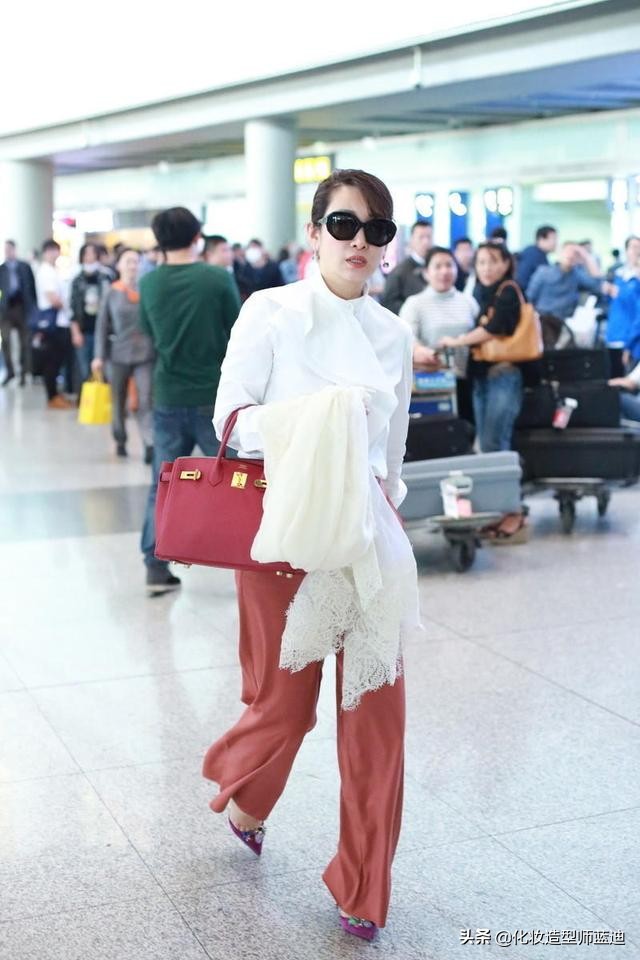 秦海璐白衬衫怎么搭,秦海璐穿西装走混搭风美又飒