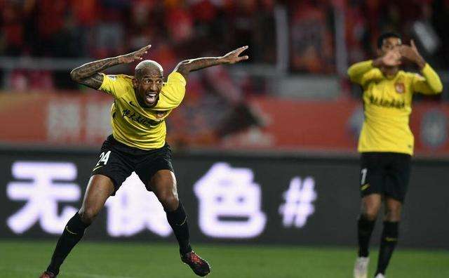 错信塔利斯卡+国脚后腰梦游，卡帅连续犯错致完败