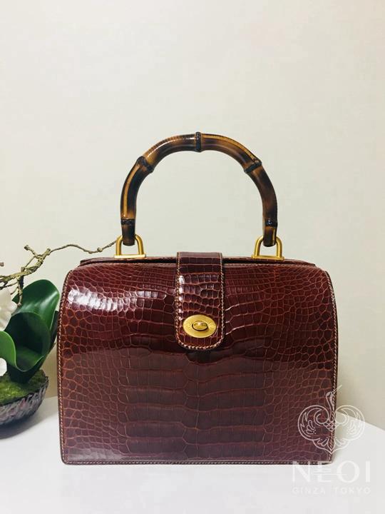 怎样鉴别是不是真正的鳄鱼皮包,鳄鱼皮包包怎么选