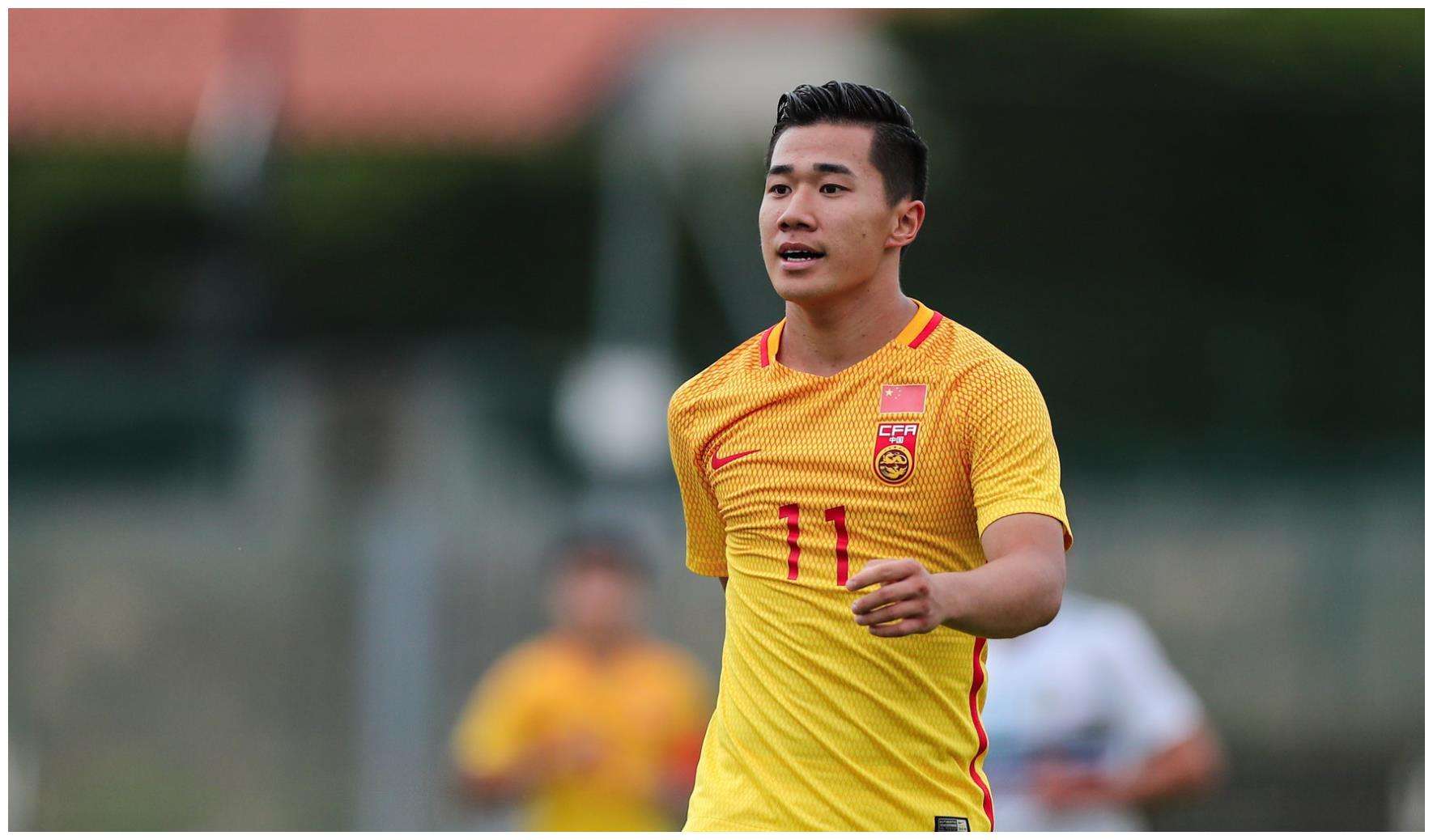 外国媒体报道中国男足输给越南,中国男足惨败越南现场暴怒