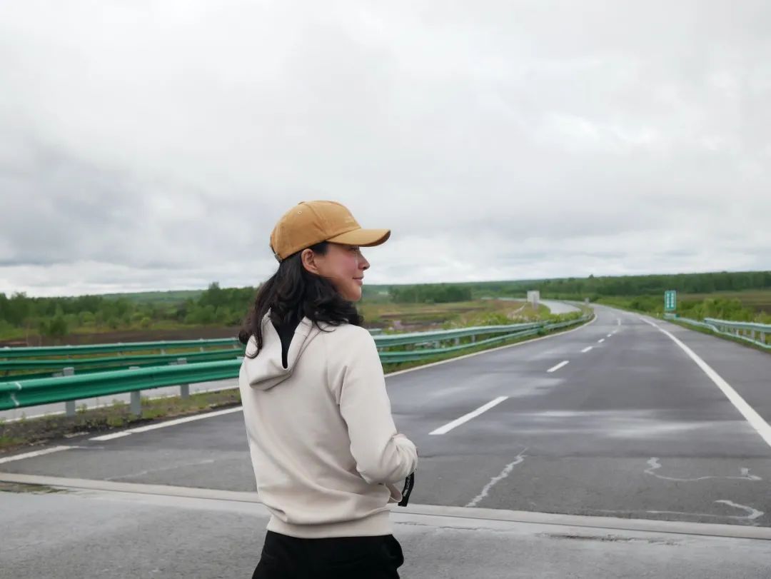 女人独自驾车旅游,女人独自驾车去新疆