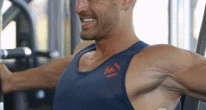 如何增加胸肌中缝,胸肌中缝拉伸动作