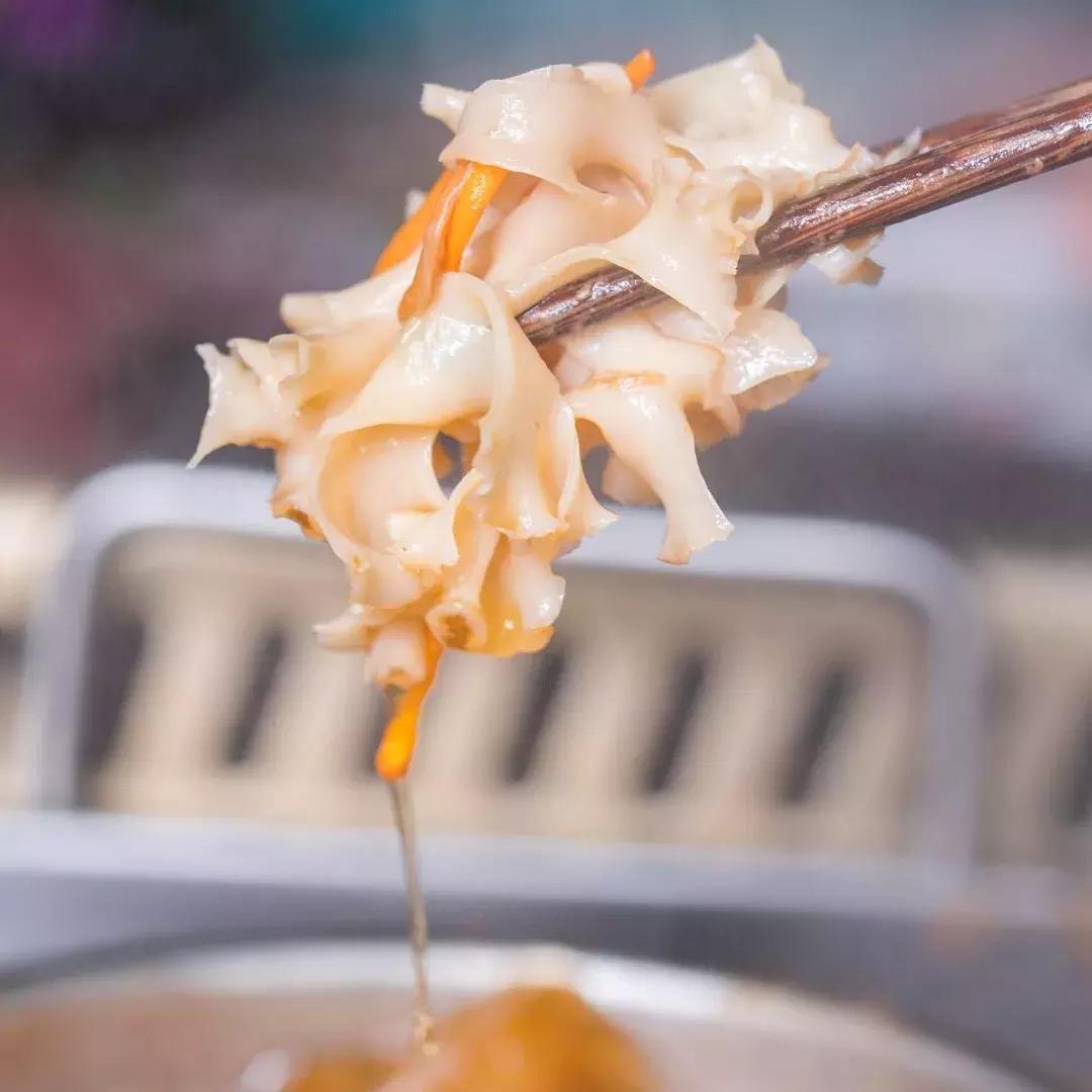 排到凌晨2点！曝光魔都这家「牛排火锅」，1折吃垮老板！