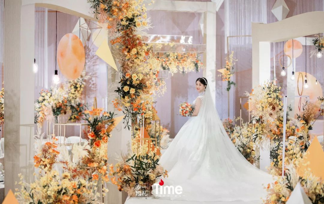 准新娘挑婚纱视频,教你选婚纱照