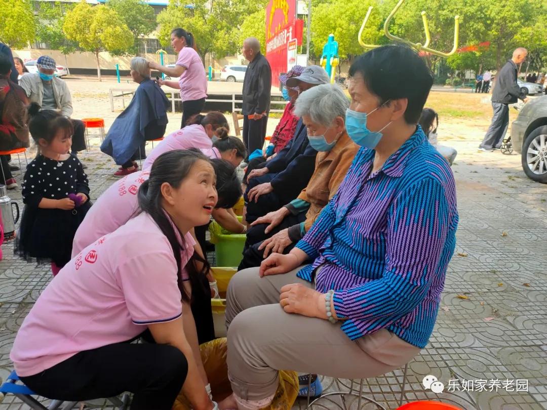 这个周末,乐如家和您一起温暖母亲