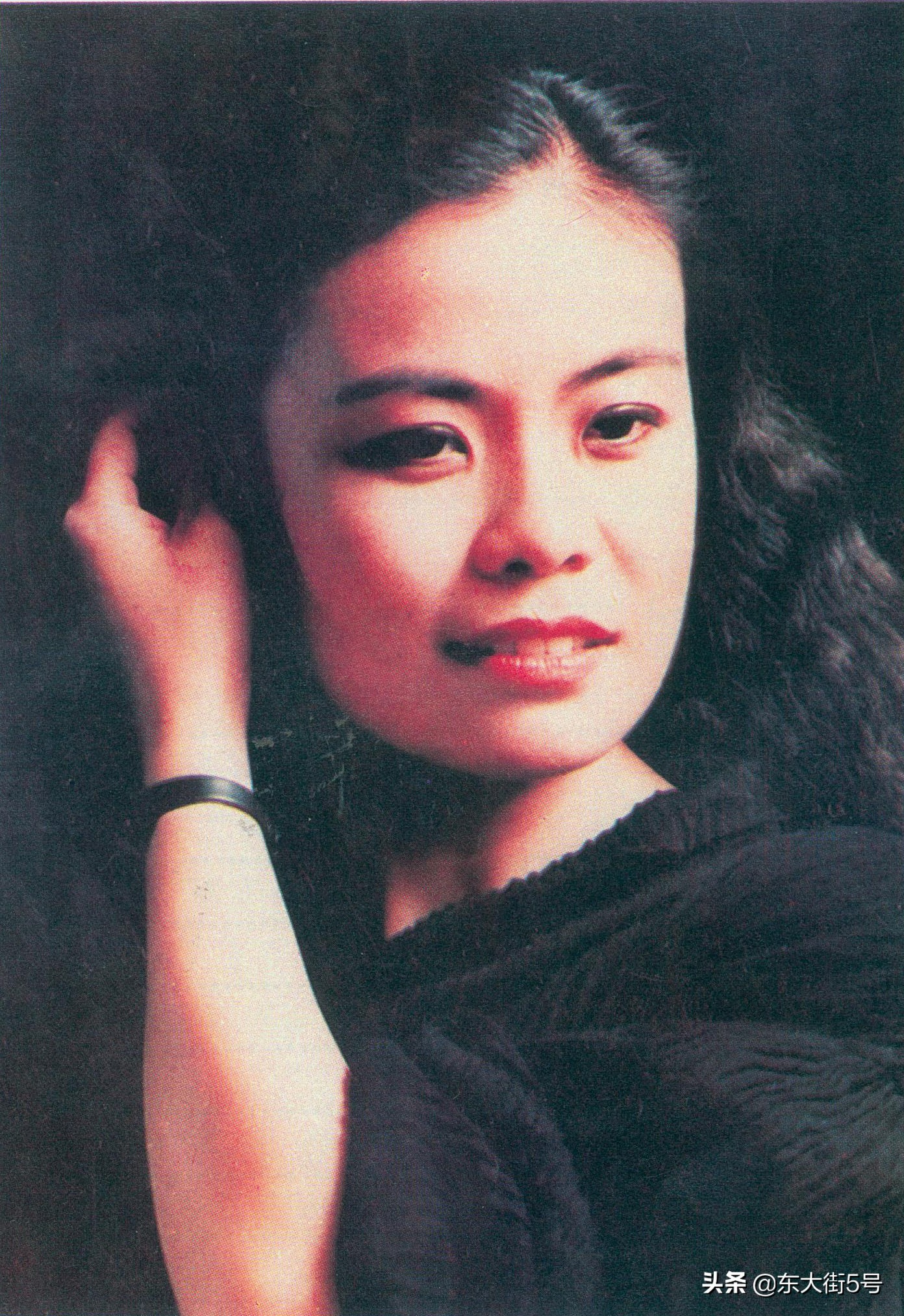 1985，街上流行“红衬衫”