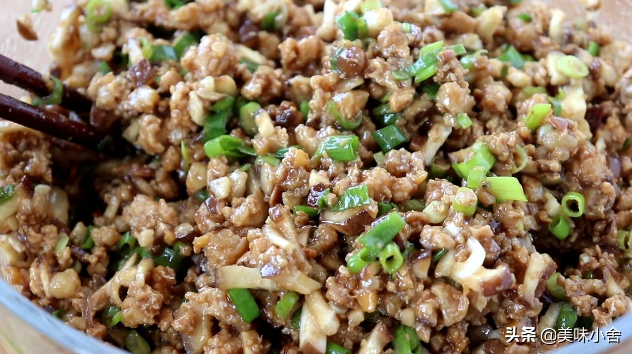 手把手教您在家蒸包子，3个小诀窍，包子又白又松软，零失败