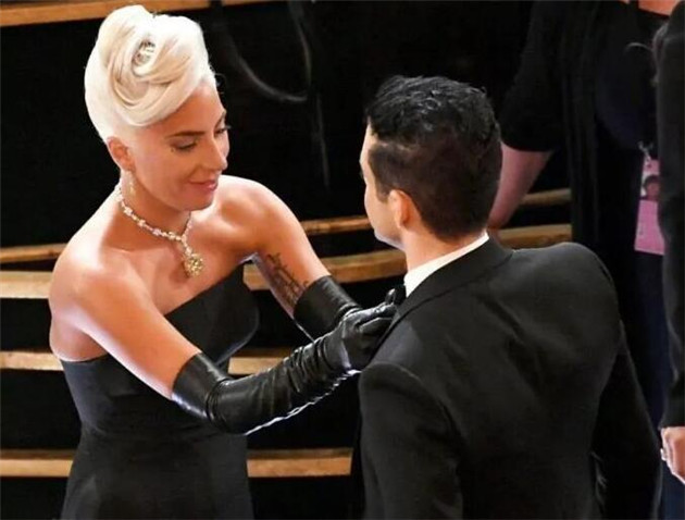 Gaga女神致敬赫本海王又戴粉嫩发箍今年奥斯卡看点有点多