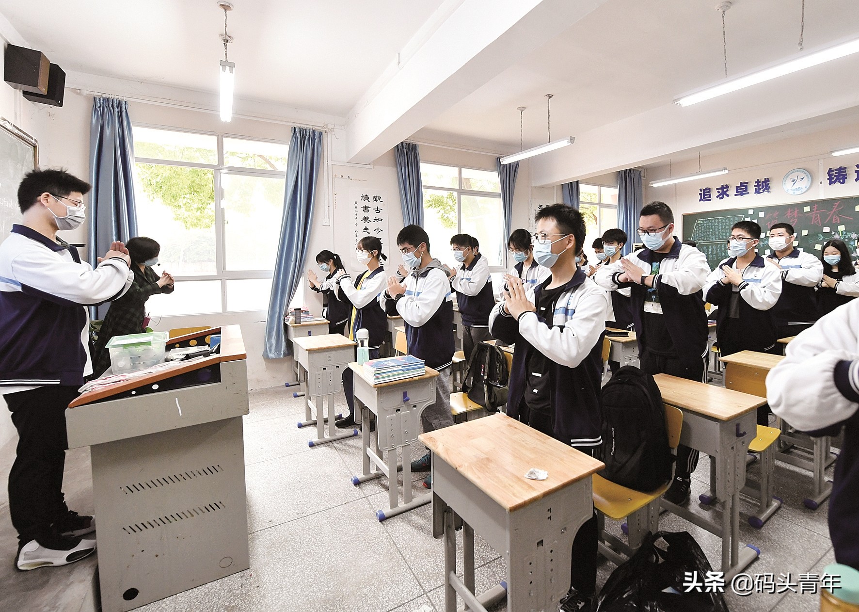 疫情期间不握手相互作揖行礼,疫情期间还是不要握手比较好