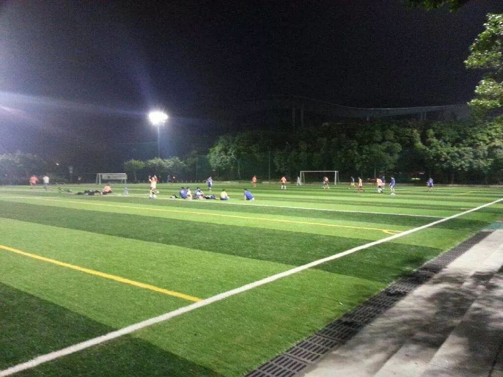 给大家聊聊在重庆踢坝坝球的往事，希望能帮助国足冲击世界杯