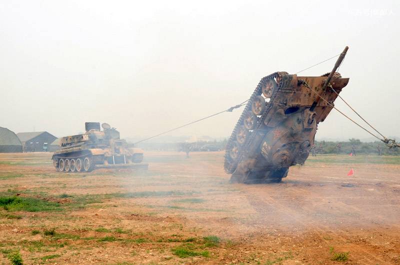 开坦克很威风吗,开坦克驰骋沙场