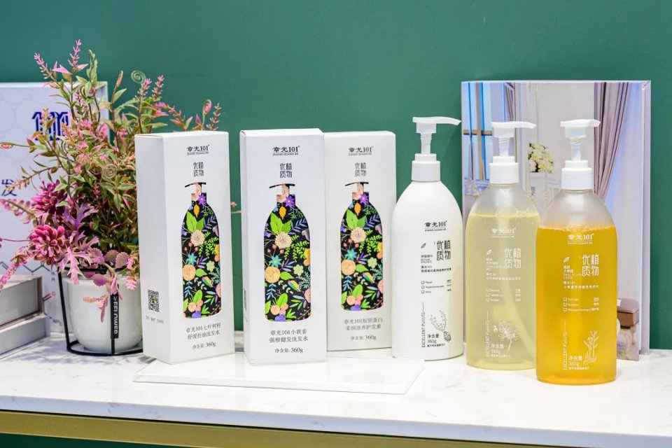 叹头部SPA！拒做人间“油”物，解锁防秃养发小妙招