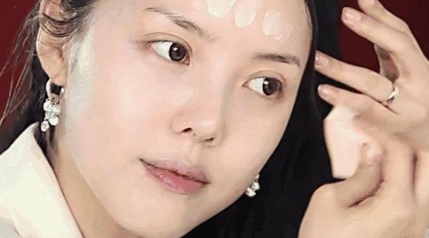 涂bb霜怎么防止起皮,涂bb霜的正确方法不卡粉