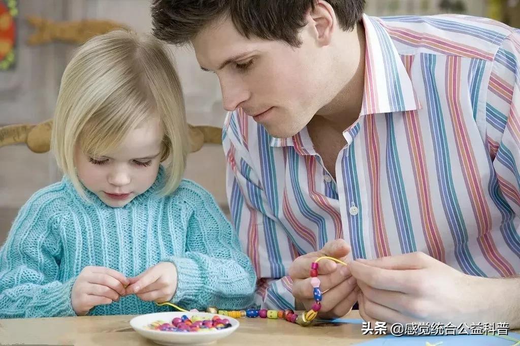 培养孩子穿鞋系鞋带好处,让宝宝系鞋带锻炼孩子什么