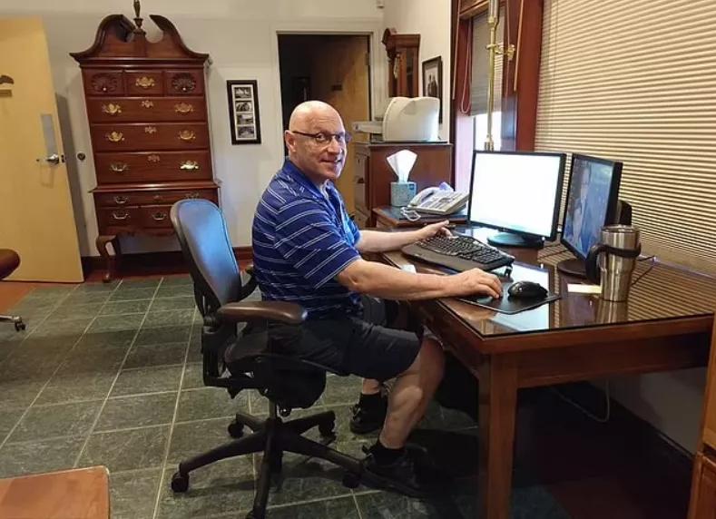 看了8年妇科病的医生居然是自己亲生父亲？美国女孩发现真相崩溃