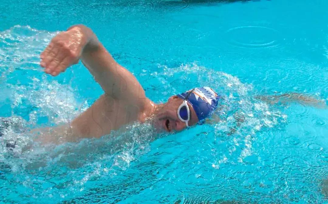 自由泳双侧呼吸的建议,双侧呼吸怎么练