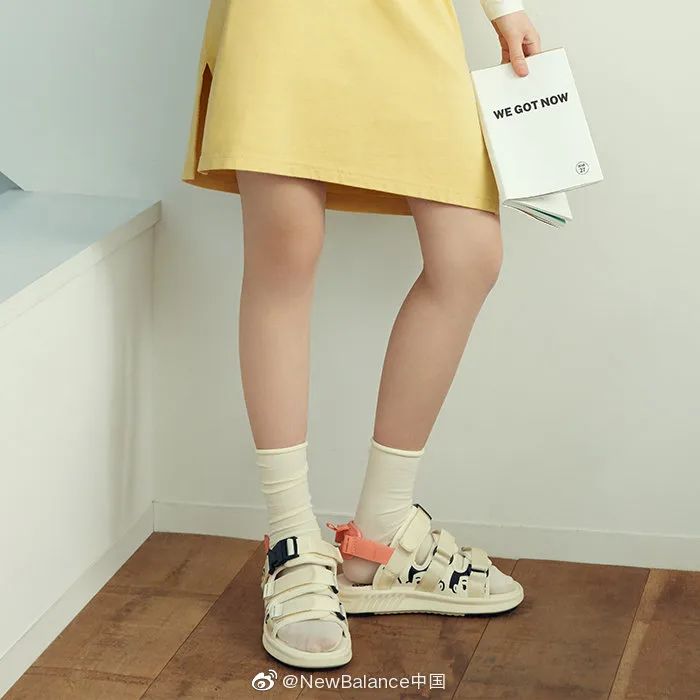 鞋柜怎么放春夏秋冬的鞋 (鞋柜必备的小白鞋)