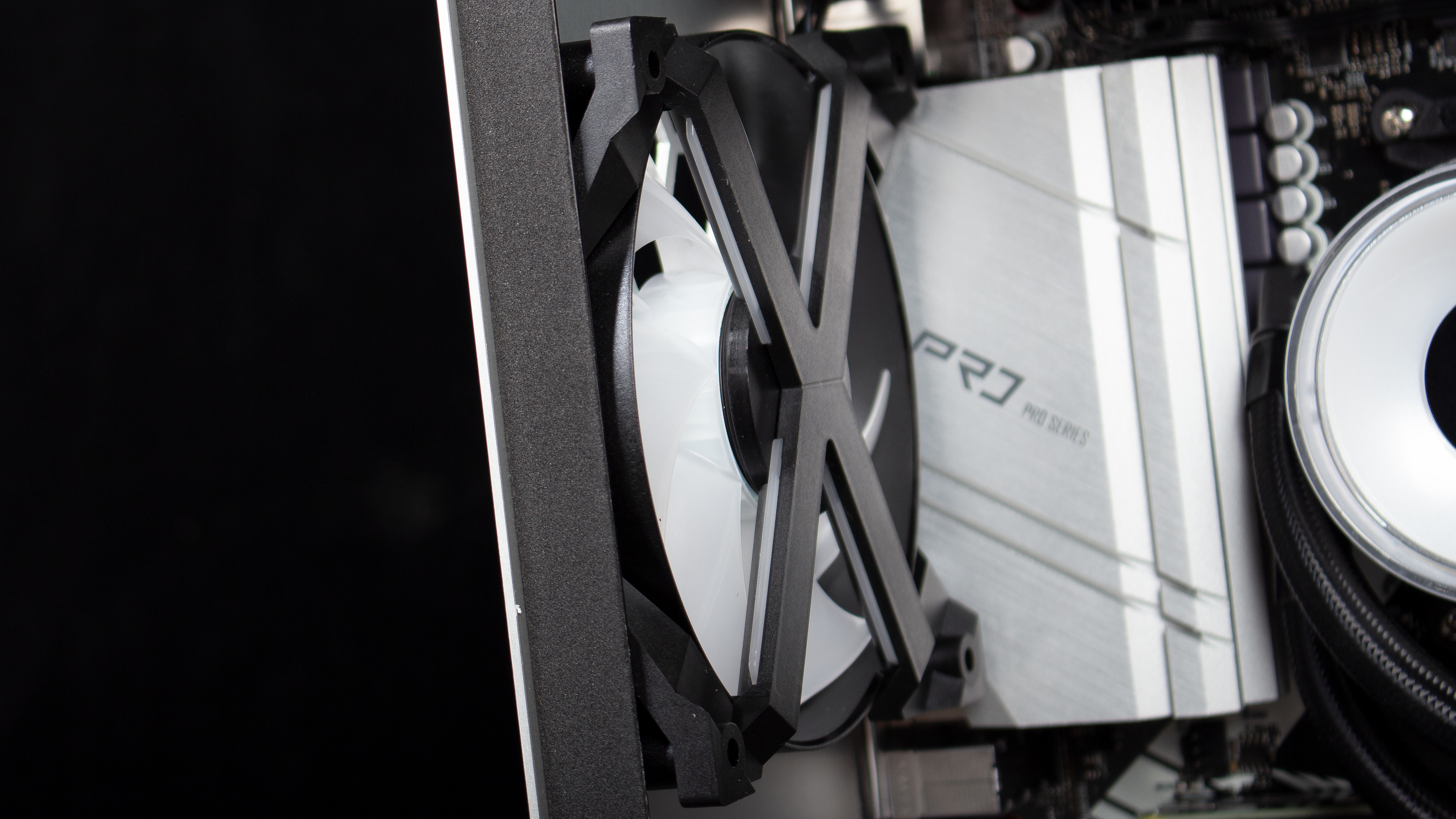 49年入国军?3700X+B550+2070S够用*党**装机