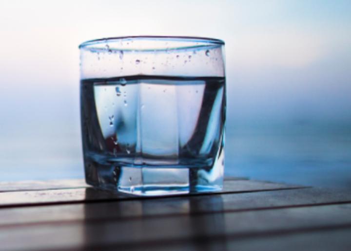 狗狗呕吐拉稀怎么治,狗狗尿不出来还有血怎么回事