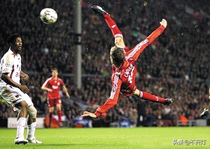 台湾‘小猪’爱足球更爱美人?德国小猪很无奈!偶像小罗很抓狂!