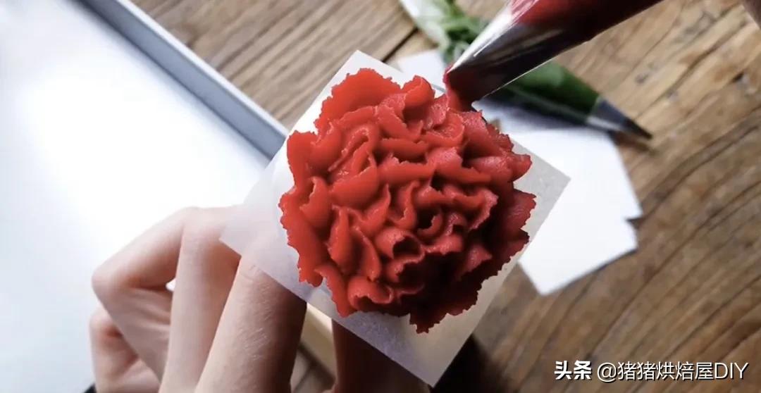 给妈妈送什么礼物最好康乃馨,康乃馨母亲节礼物多少朵