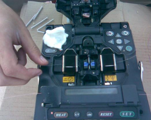 光纤断了用什么焊接,光纤断了太紧怎么熔接