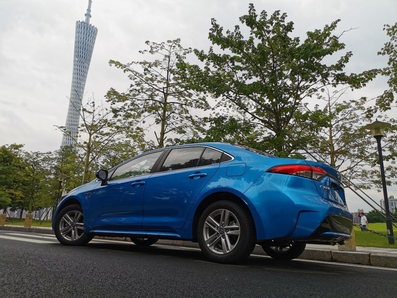 2022款雷凌双擎1.8l豪华版试驾,全新雷凌双擎优缺点