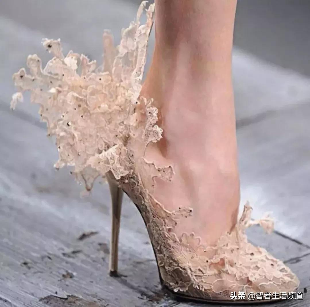 再不担心高跟鞋穿不住或者磨脚了,挑选高跟鞋的方法根据脚型