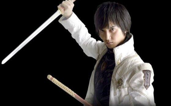 牙狼冴岛雷牙白色风衣,牙狼冴岛三代人铠甲瞳色