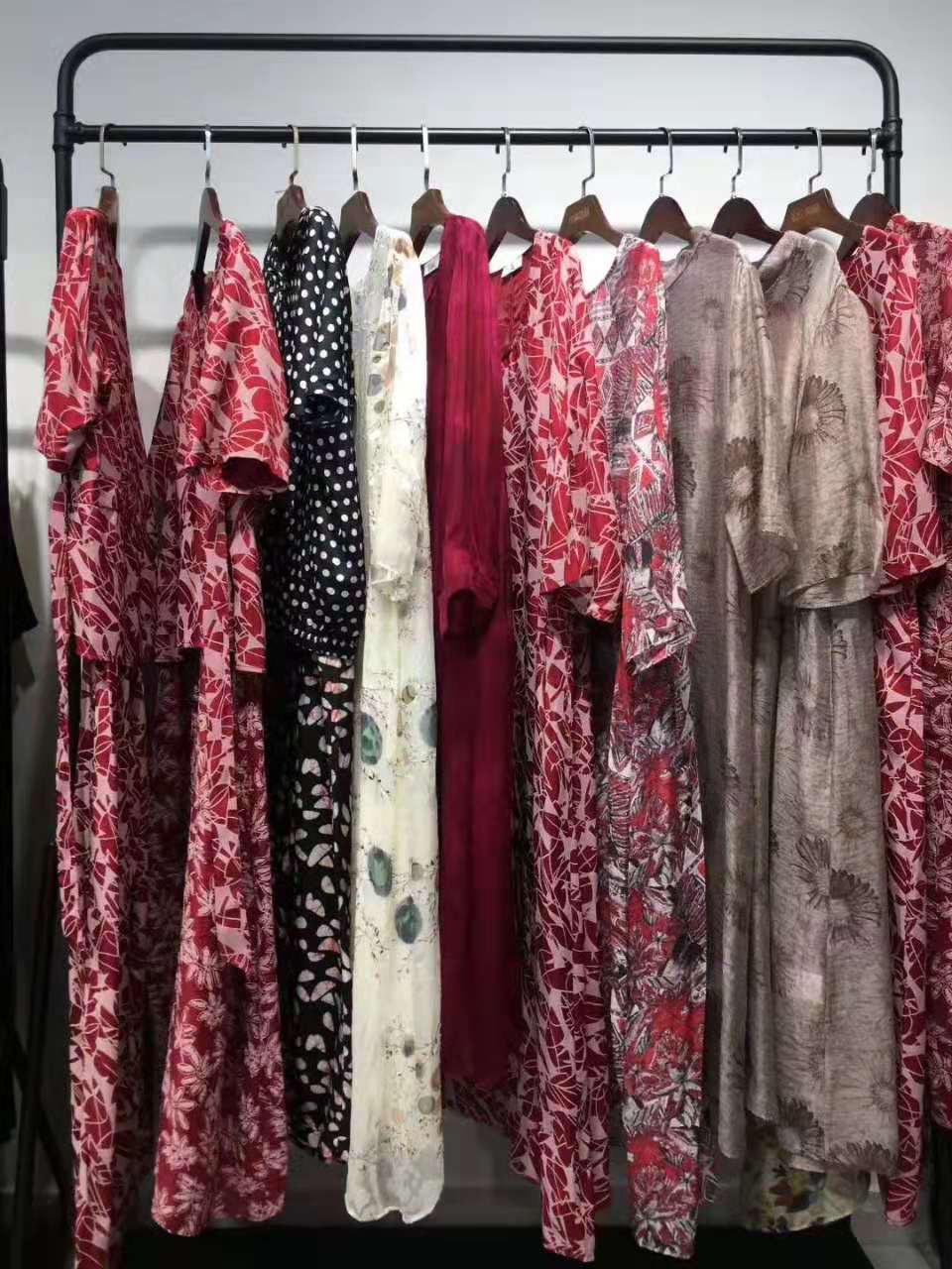 开品牌折扣女装店经验分享,如果你想开店要开什么店才好