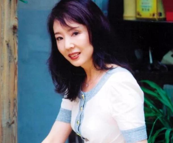 芳华中郝淑雯的人生经历,芳华郝淑雯的情感变化