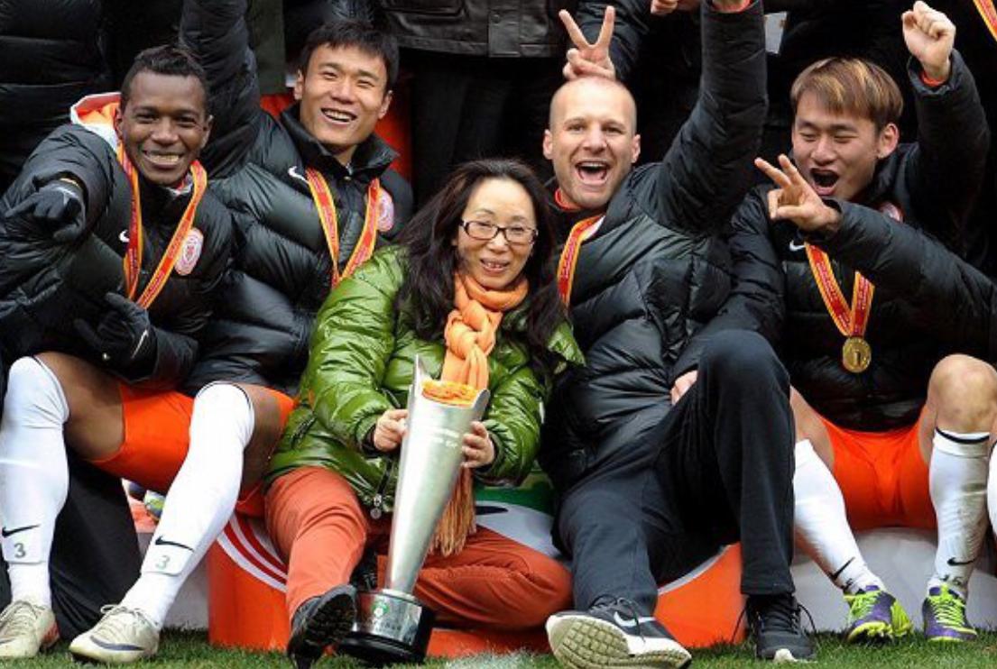 黑龙江首富戴秀丽和她的丈夫,黑龙江女首富戴秀丽的故事