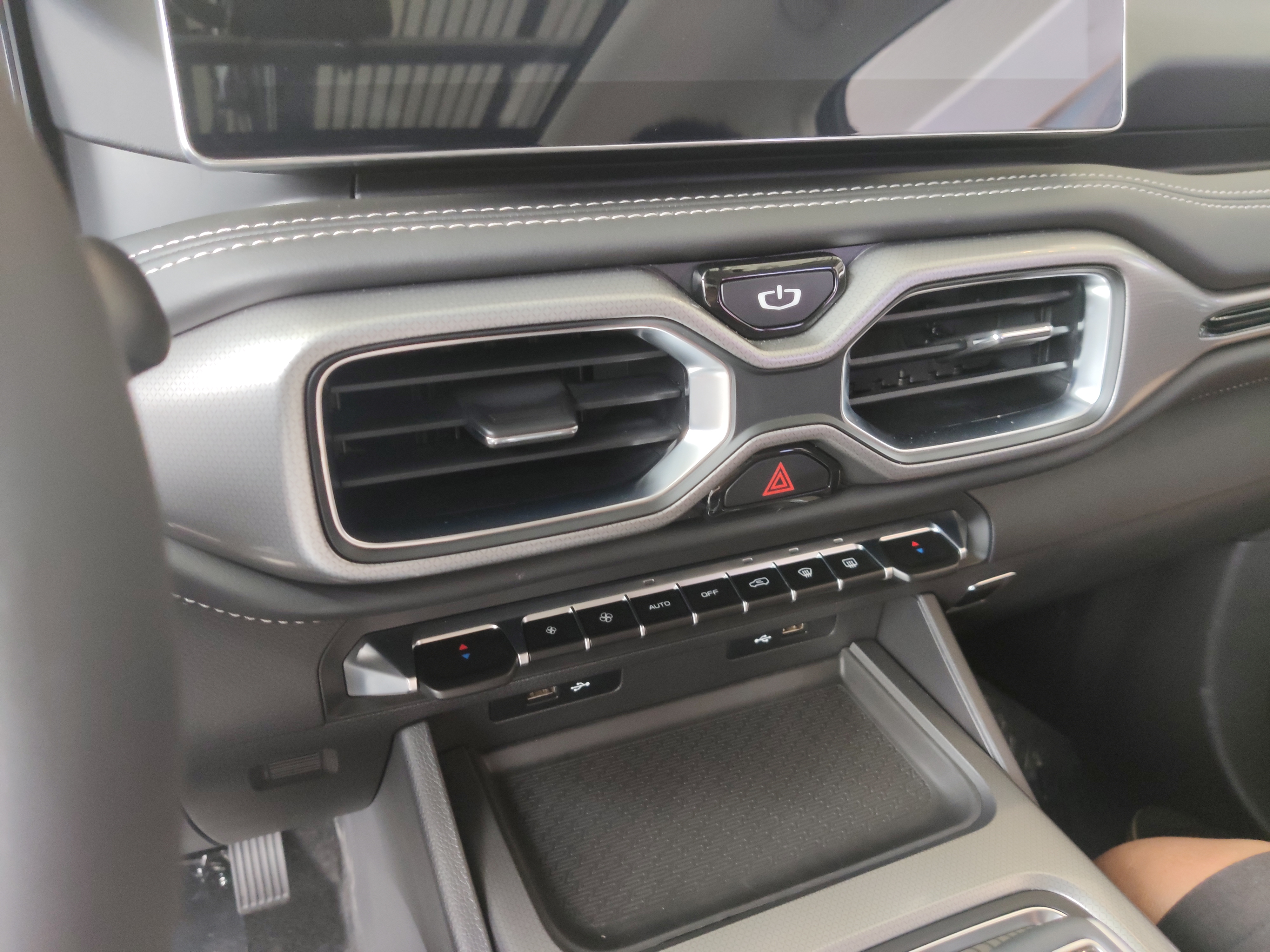 虎8和豪越怎么选,吉利豪越和瑞虎8哪个值得入手