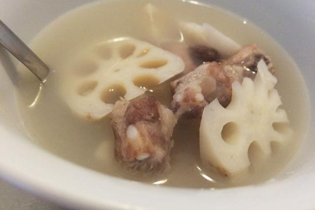 炖莲藕颜色发黑是什么原因,排骨莲藕汤的做法莲藕不发黑