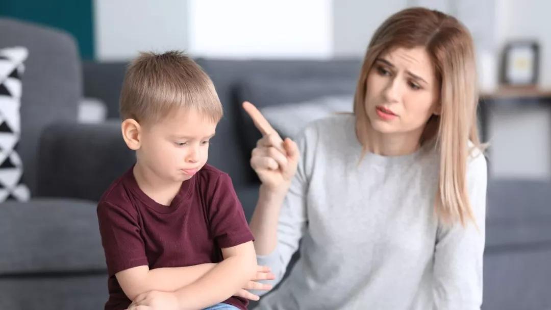 胡可生气完整版,胡可对待孩子