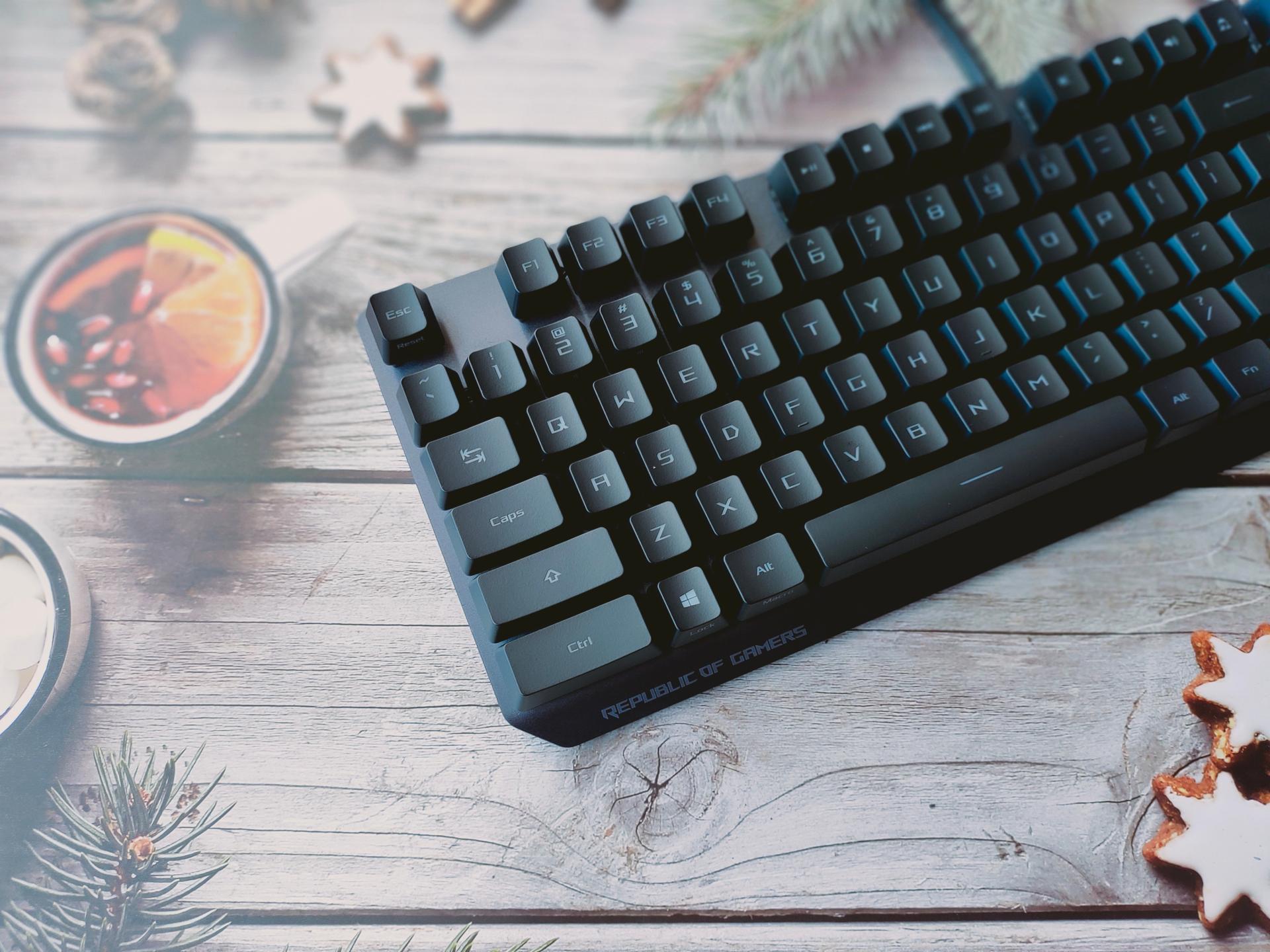 更强寿命和RGB灯光，败家之眼ROG游侠RX光轴键盘