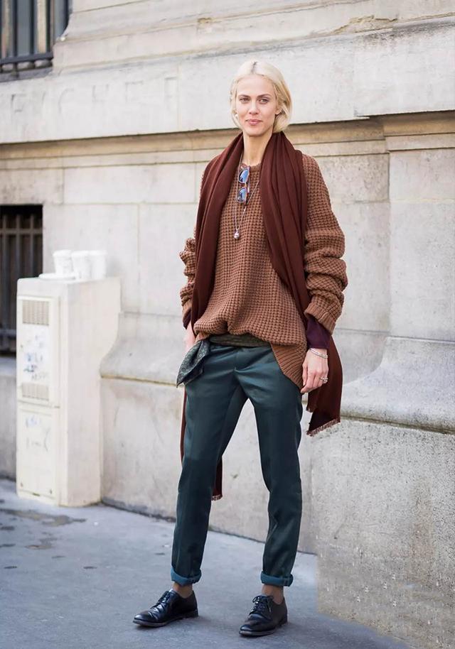 今年都在穿什么布洛克鞋,今年最流行的鞋子洞洞鞋