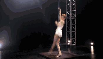 从舞蹈白痴到舞娘，唱歌成就仅次于王菲，传奇亚洲歌后但情路多舛