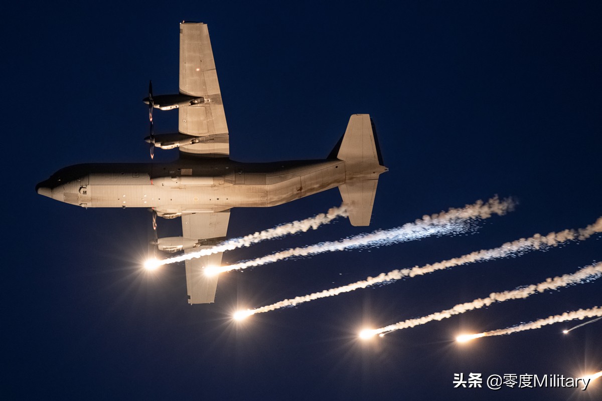 涓归害鐨囧绌哄啗瑁呭,鑻卞浗鐨囧绌哄啗杞扮偢涓归害