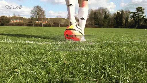 两次变向超炫过人技巧,5个初学者必会的实战过人技巧