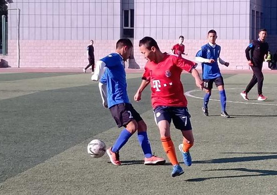 乌鲁木齐小学足球大胜日韩比赛,乌鲁木齐第81中学足球比赛视频