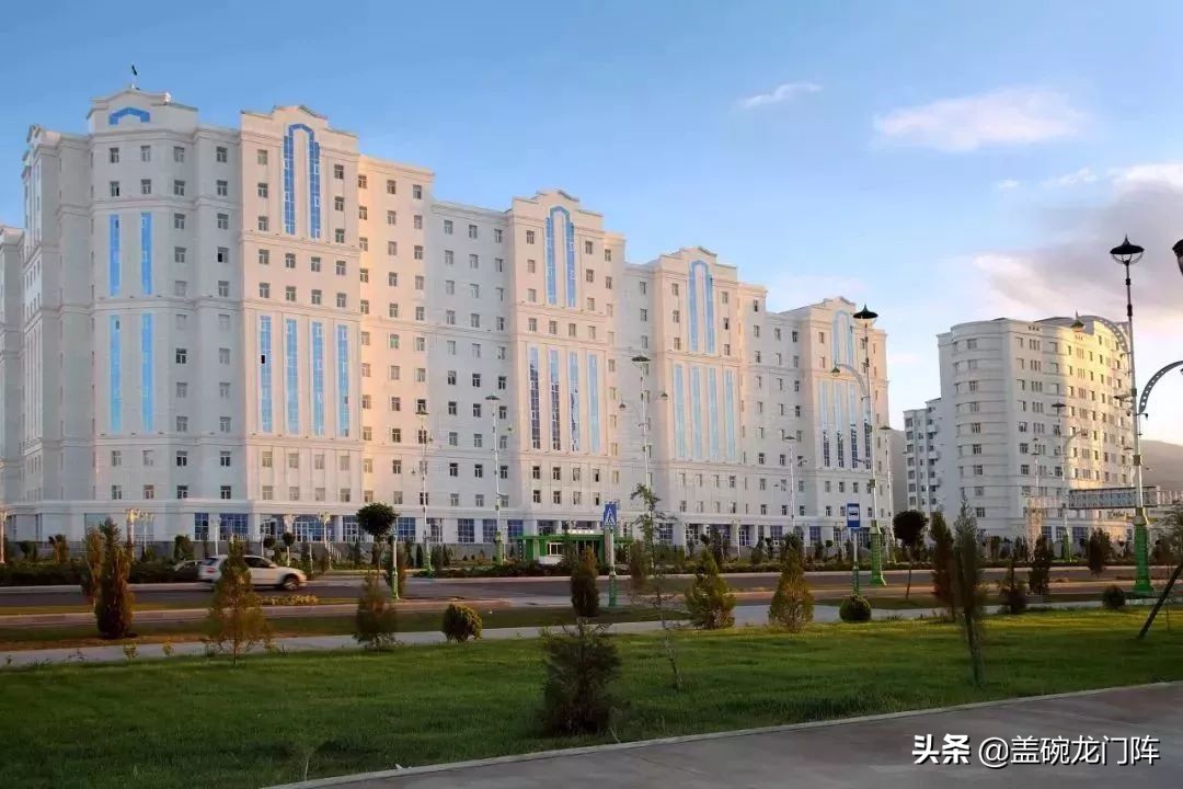 *疆新**往西，这片神奇的处女地，去一次相当环游大半个世界！