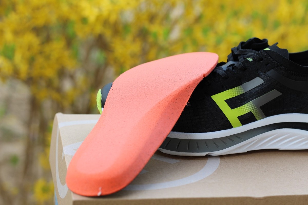 freetie轻跑鞋一代和二代,小米freetie云弹轻跑鞋