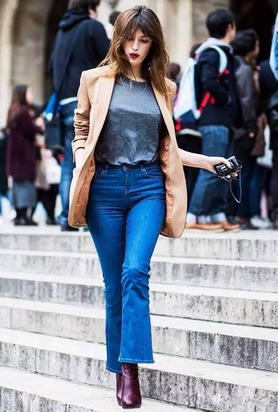 短上衣喇叭裤怎么搭配鞋子,宽松t恤搭配长打底裤穿什么鞋子