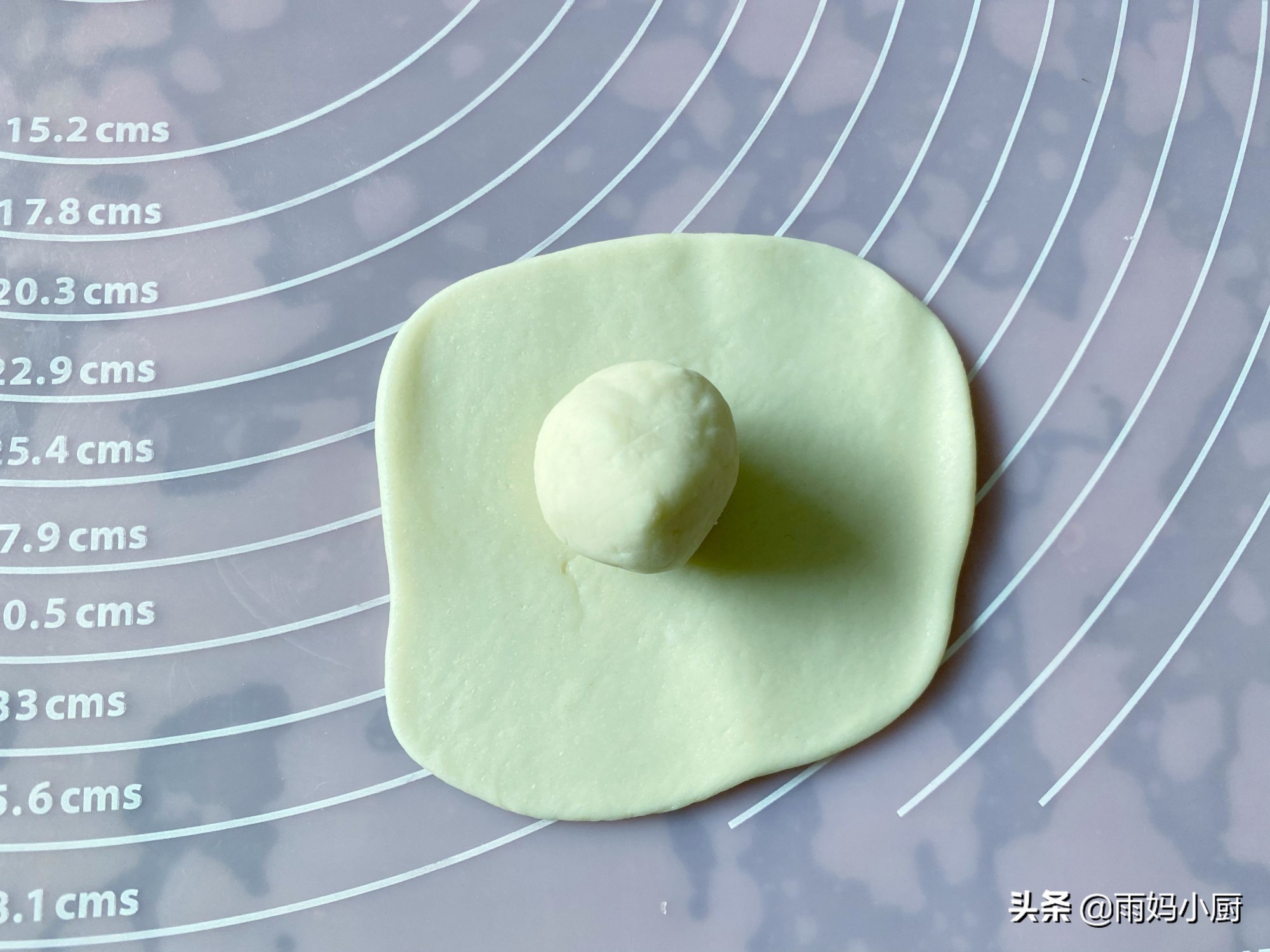 中秋节必备点心四色螺旋蛋黄酥,中秋节买不起月饼自己做蛋黄酥