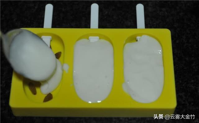 自制雪糕糯米粉纯奶的家常做法,自制糯米粉雪糕简易做法